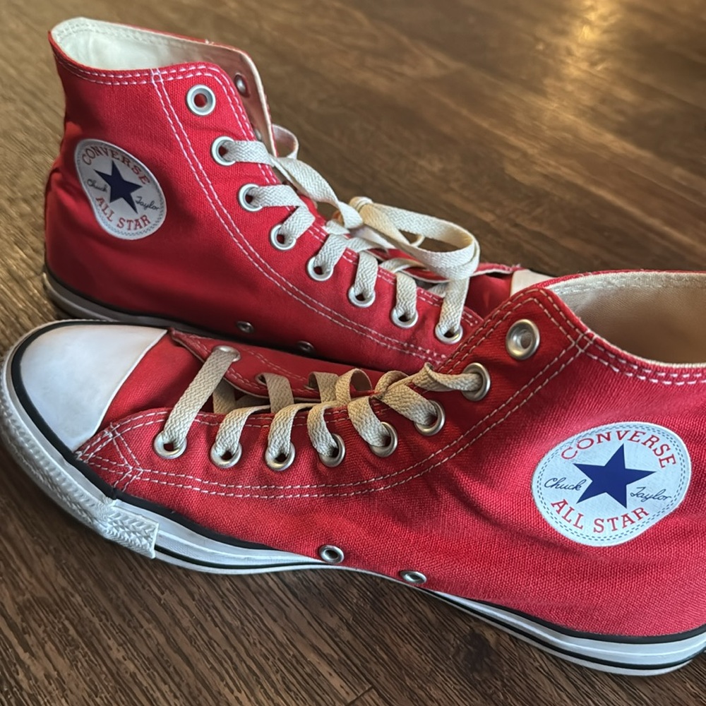 Red Hightops converse